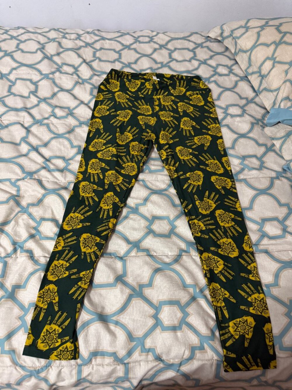 NWOT LuLaRoe Green Yellow Henna Hand Leggings Tall & Curvy 💚